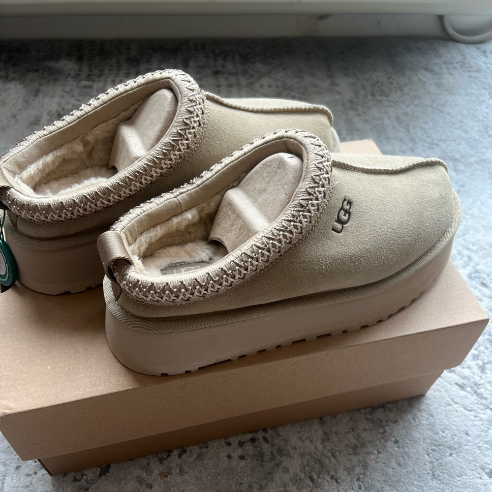 Ugg Taz platform slippers (mustard seed) - never worn